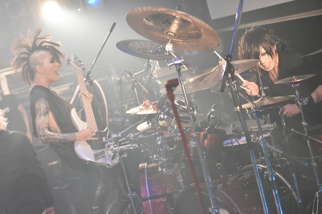 THE BLACK SWAN　RENA　煉／撮影・スズキメグミ