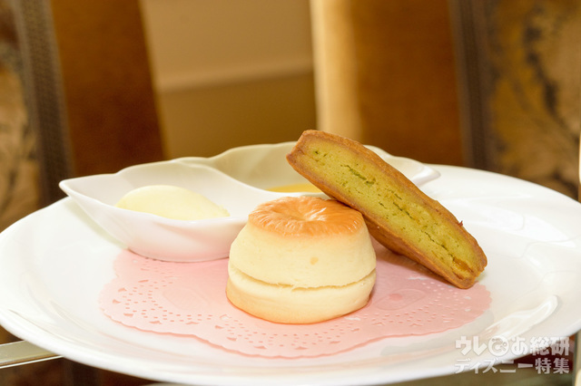 “ディズニー夏祭り”アフタヌーンティーセット 3190円｜ドリーマーズ・ラウンジ｜スコーン