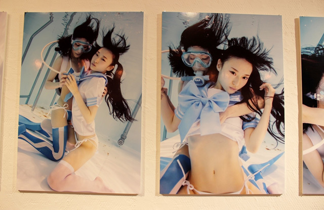 “水中×ニーソ”2人の女の子で2倍かわいい！