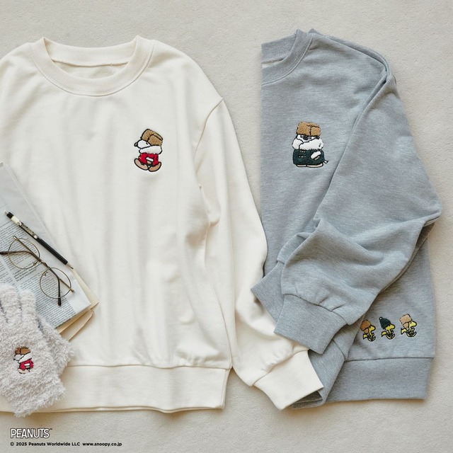 【PEANUTS×Afternoon Tea LIVING】裏毛刺繍プルオーバー 各6,930円、グローブ 2,970円