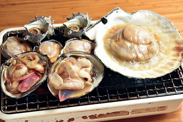 【魚】炭火焼・炉端焼がうまい店／【三田】三田魚介センター　ホタテ、サザエ、ハマグリ、ホッキ貝 410円～
