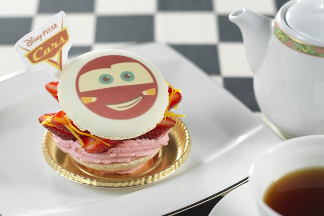 “ピクサー・プレイタイム”ケーキセット 1,600円｜ディズニーアンバサダーホテル「ハイピリオン・ラウンジ」