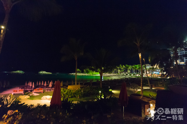 「アマアマ」から眺めるコオリナビーチの夜景|アウラニ・ディズニー・リゾート & スパ コオリナ・ハワイ