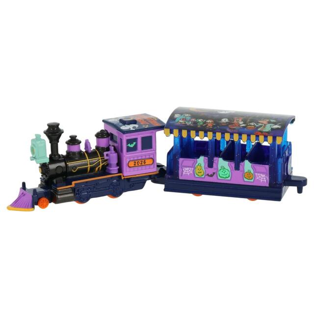 ディズニー・ビークル・コレクション 〈トミカ〉セット 2,800円|妖しげなパークへ足を踏み入れてしまったディズニーの仲間たちを描いたグッズ|東京ディズニーリゾート「ディズニー・ハロウィーン」|販売店舗:東京ディズニーランド「ディズニー&カンパニー」、東京ディズニーシー「エンポーリオ」|発売日:2026年9月15日(火)
