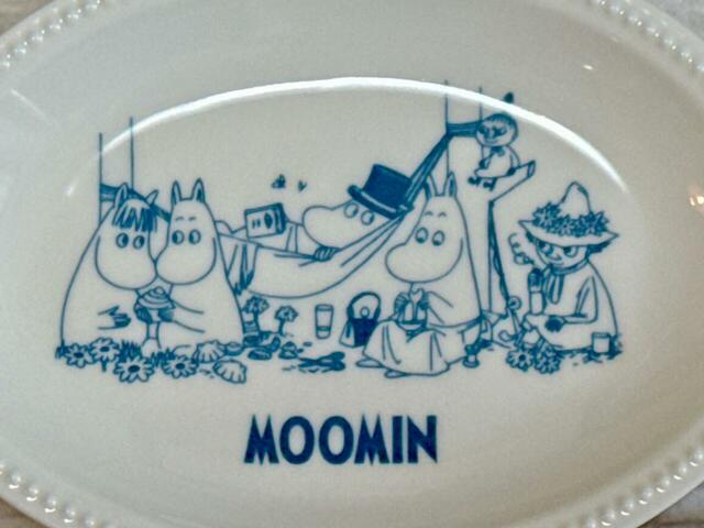 もうひとつはムーミンや家族、スノークのおじょうさん、リトルミイ、スナフキンが登場した豪華なデザイン♪