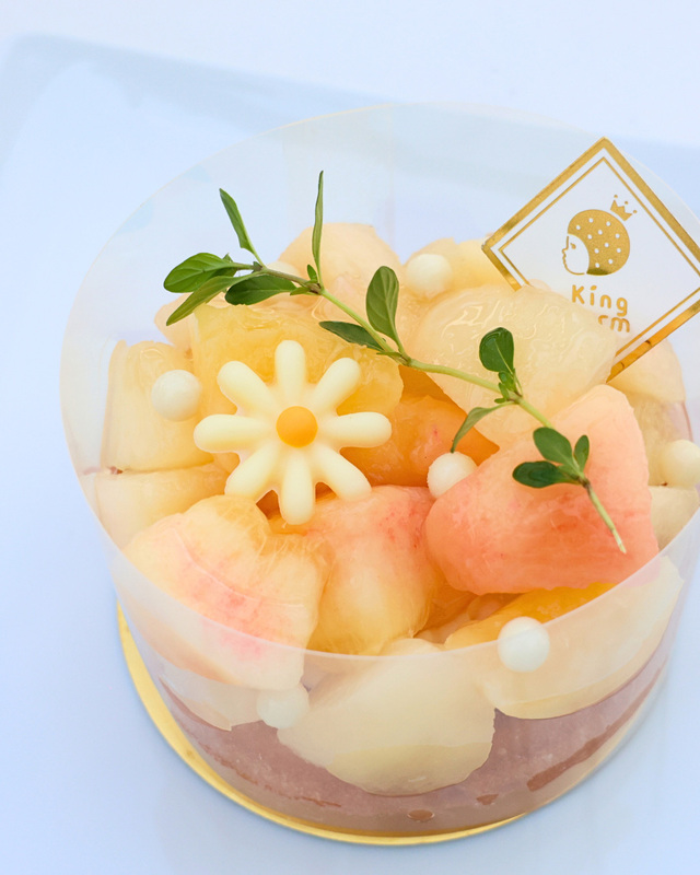 「ごろごろ桃バウム」は(近日販売予定)【KingFarmCafeの桃のパフェ】