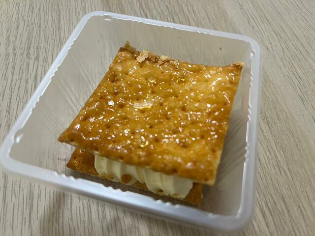 【LAWSON　さくさくバターパイサンド】サクサク食感のパイ生地がアクセント