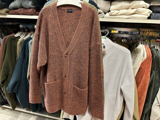 ワークマン　ワイドフィットカーディガン　レンガ色はミックス感がある色合い