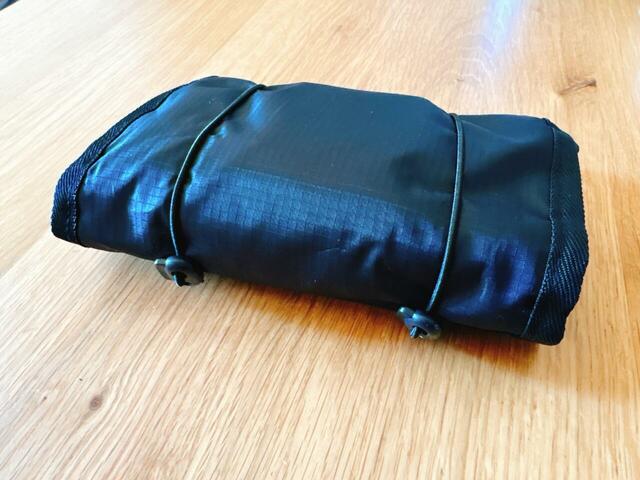 【3COINS 解決コスメポーチ】まとめるとこんなにコンパクトに！複数のコスメポーチを持ち歩く必要もありません