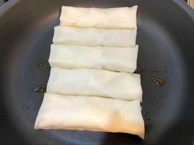 【ヤオコー パリッとろ春巻】今回は少なめの油で焼きます