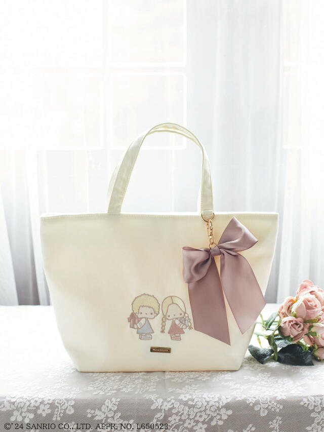  【Maison de FLEUR×サンリオキャラクターズ】パティ＆ジミー トートバッグ（カラー：Ivory ）価格：7,300円（税込）