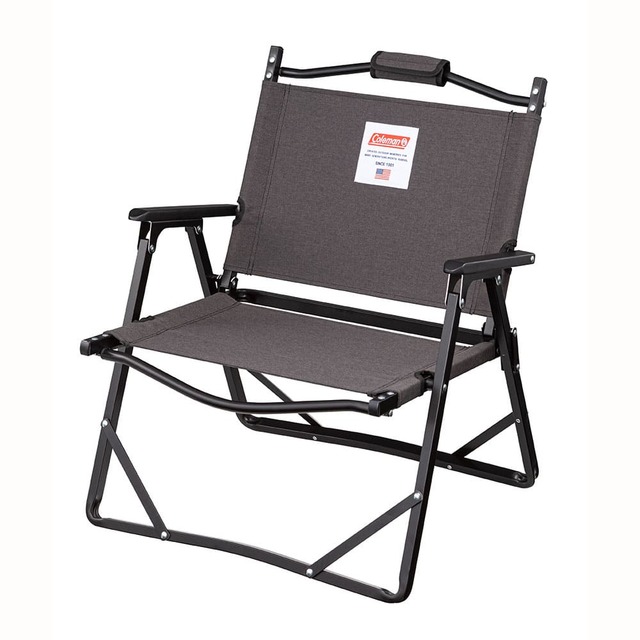 【コールマン / ファイヤーサイドフォールディングチェア（ヘザーブラック）】 ワンアクションで折り畳むことができる、使い勝手抜群のロースタイルチェア