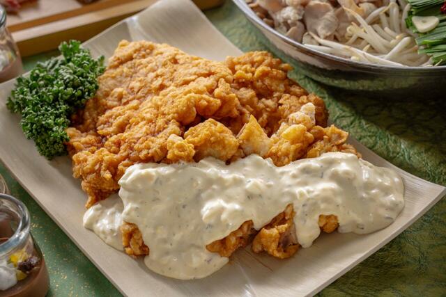 「宮崎名物チキン南蛮 九州産沢庵のタルタルソース」＜期間：2026年1月7日〜3月25日＞【福岡のモツ鍋や博多の豚骨ラーメンも！九州の名物料理が大集合！名古屋マリオットアソシアホテルで『冬の九州ブッフェ』開催中！】