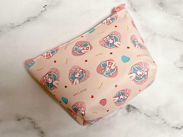 【100円ショップ×うる星やつら】ミントとピンクの2色展開。サイズは9cm×14cm×4.5cmcです