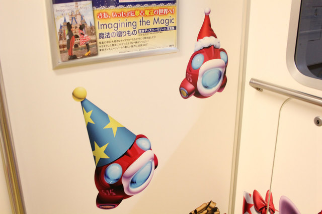 青のパーティーハットをかぶったP.H.O.O.G.（フーグ）