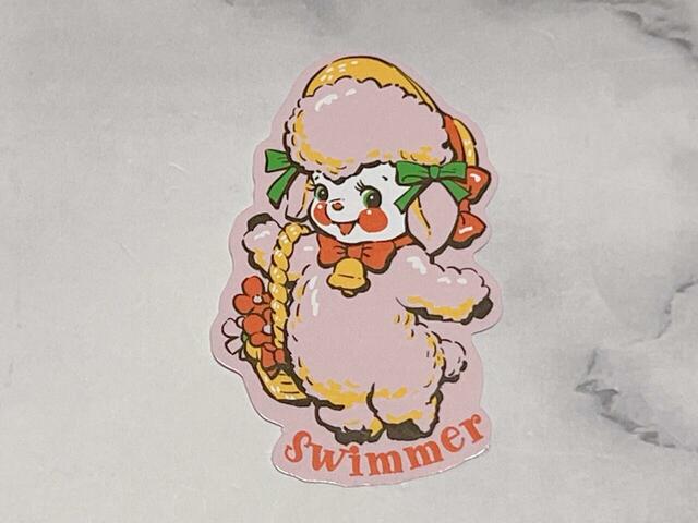 ひつじのラッフィー。お花を摘んだカゴを持っています。かわいい！