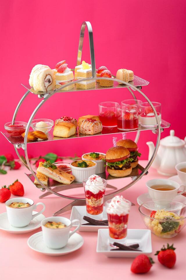 「ロイヤルアフタヌーンティーセット～いちご～」＜期間：2024年12月1日～2025年2月28日＞【キラキラ苺スイーツ＆ホテルグルメの3段ティースタンドで優雅に楽しむ「ロイヤルアフタヌーンティーセット～いちご～」開催】　