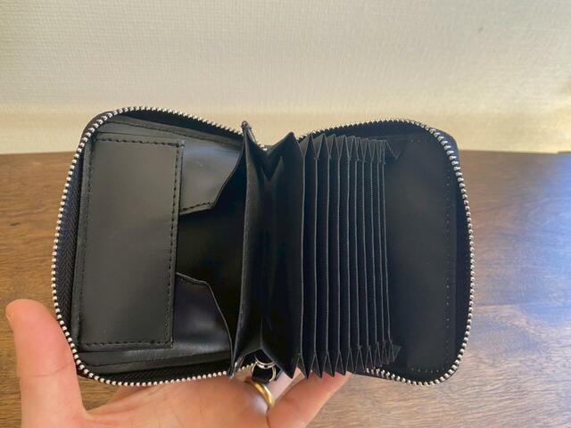 【LOWRYS FARM カードミニサイフ】カード収納はじゃばら仕様。使いたいカードをすぐに取り出せます!