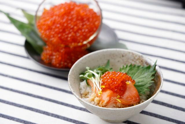 「【ランチ限定】いくら盛り放題『海鮮丼』」<2023年11月1日(水)~ 11月7日(火)>【10周年記念ビュッフェ“スーパーシーフード”」