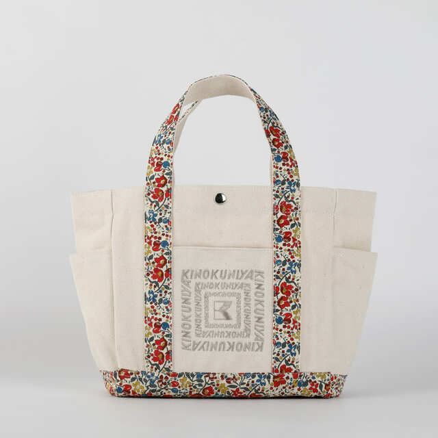 【紀ノ国屋 MADE WITH LIBERTY FABRIC「紀ノ国屋 リバティプリント コットントート」￥3,850】ナチュラル／洗練されたデザインと上質な素材が融合した紀ノ国屋のオリジナルバッグ