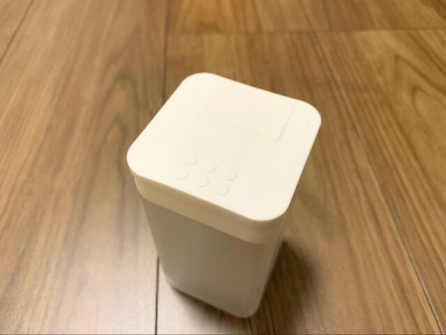 【tower マグネット小麦粉＆スパイスボトル】片手で使えるコンパクトサイズ