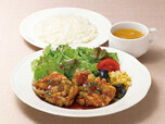 【月・火曜日限定】  チキンの竜田揚げテリヤキソースランチ(スープ・ライス付)  880円(税込968円)【ロイヤルホスト】