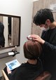 【ヘアメディカルサロン 銀座店】マイクロスコープで頭皮の状態を見ることができる