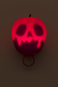 光る毒リンゴ 1,600円｜（リンゴ本体）高さ約9cm｜東京ディズニーシー「ディズニー・ハロウィーン」2018