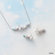 ネックレス ¥22,000、ピアス ¥24,200|Samantha Tiara ディズニー『アナと雪の女王』コレクション
