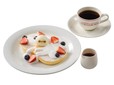 スペシャルパンケーキセット 1080円｜センターストリート・コーヒーハウス｜東京ディズニーランド「New Dreams, More Fun!!」関連メニュー