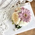 【特集掲載】C98ガーベラのパールコサージュ（ピンク）★ 卒業式　卒園式　入学式　入園式／フローリストおはなとおうち／3,600円