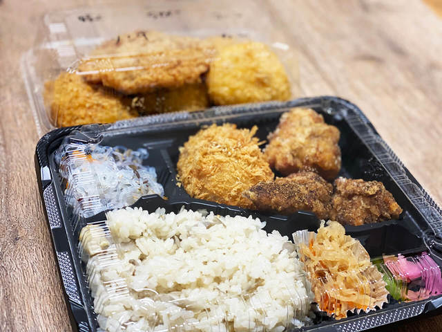 楽万コロッケ 開くと良い香り漂います!