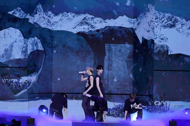 『2022 TOMORROW X TOGETHER FANLIVE MOA X TOGETHER』(P)&(C) BIGHIT MUSIC