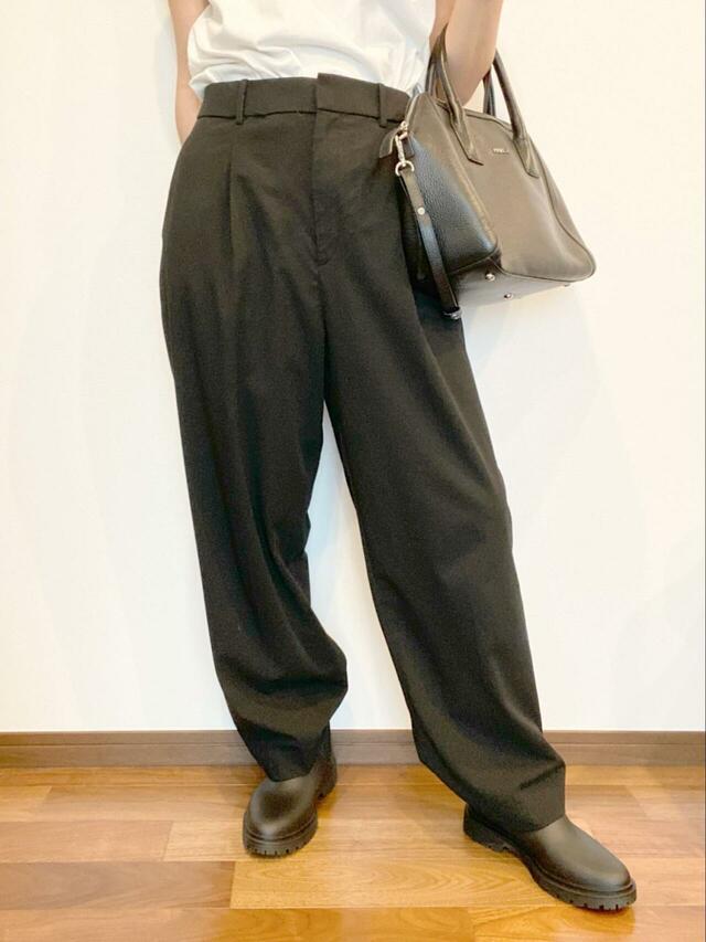 【ワークマン レディース防水サファリサイドゴア】モノクロコーデに合わせると、よりスタイリッシュな印象になります