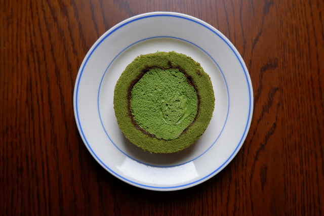 生地にもクリームにも森半厳選の宇治抹茶を使用