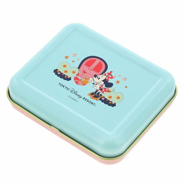 シール 1,000円｜東京ディズニーリゾート内の窓やドアがデザインされたグッズ｜販売店舗：東京ディズニーランド「ホームストア」、東京ディズニーシー「エンポーリオ」｜発売日：2023年10月12日（木）