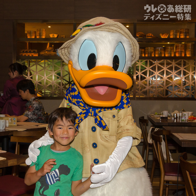 レストラン「ドラゴン・ウィンド」であえる、探検家コスチュームのドナルドダック｜香港ディズニーランド・リゾート「ディズニー・エクスプローラーズ・ロッジ」