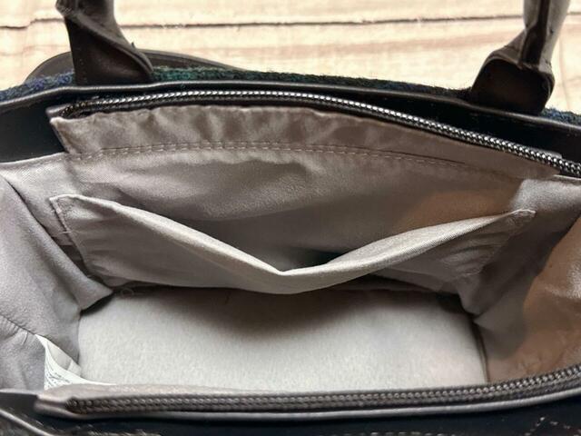 内側にはポケットが2つ。バック側にはオープンポケットが1つついています