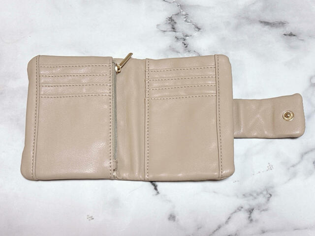 内側は多ポケットで使いやすい設計♪