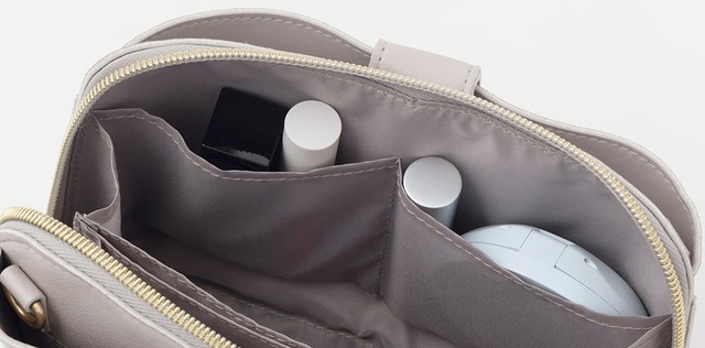 【NATURAL BEAUTY BASIC】細かいものを入れるのに便利な2つの内ポケット