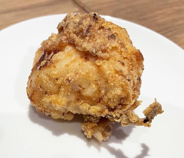 「くらふと」のからあげ「もも・塩」（1個・130円）