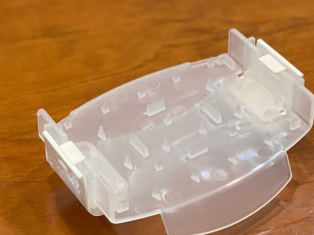 【下村工業 厚み調整機能付スライサー】透明カバーはトゲで野菜をしっかり固定できる♪