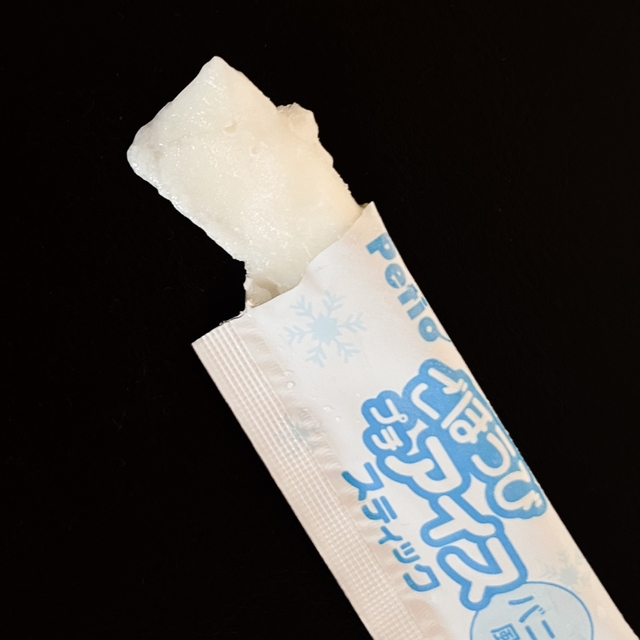 【ペティオごほうびプチアイスバニラ風味スティックタイプ】アイスはシャーベット状で食べやすそう