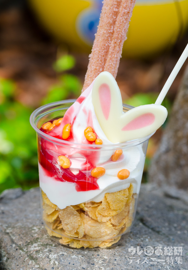 クリッターサンデー(ミッキーチュロス&ミックスソフトクリーム)¥500|ラケッティのラクーンサルーン|東京ディズニーランド2017年「ディズニー・イースター」