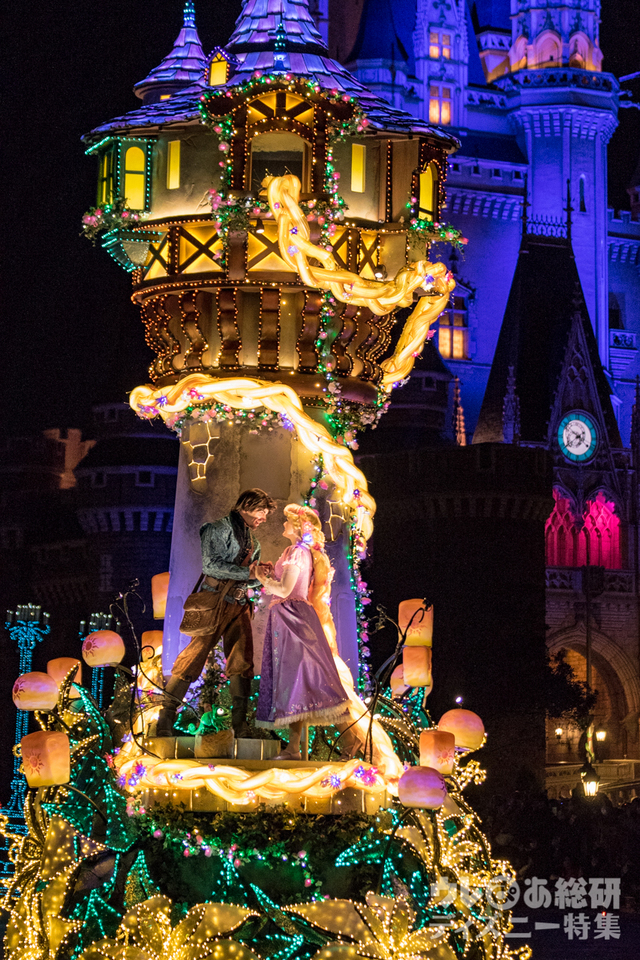 クリスマスバージョン「東京ディズニーランド・エレクトリカルパレード・ドリームライツ」(2016年)|東京ディズニーランド「クリスマス・ファンタジー」