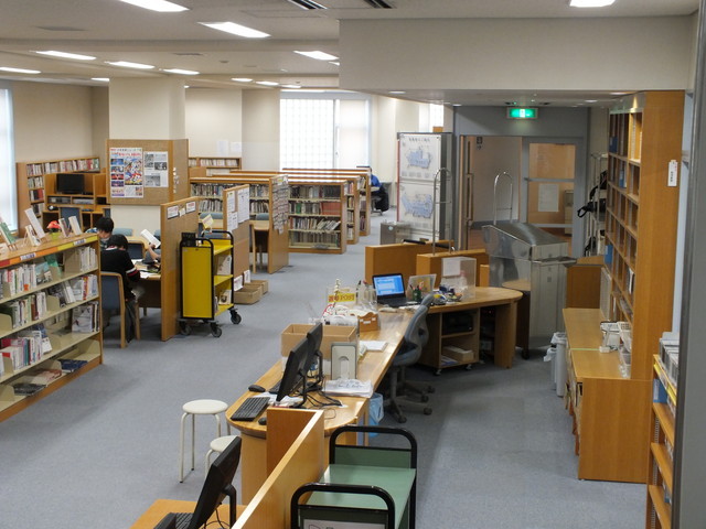 生徒だけでなく、教員からの購買リクエストにも対応するという名物図書館