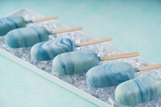 「バニラ小豆アイスキャンディー」イメージ【ヒルトン福岡シーホーク PEANUTS(ピーナッツ)とのコラボレーションスイーツビュッフェ「SNOOPY’s Beach Party」】