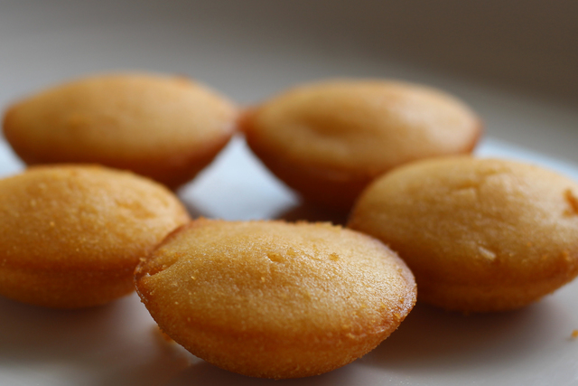 ひとくちはちみつケーキ