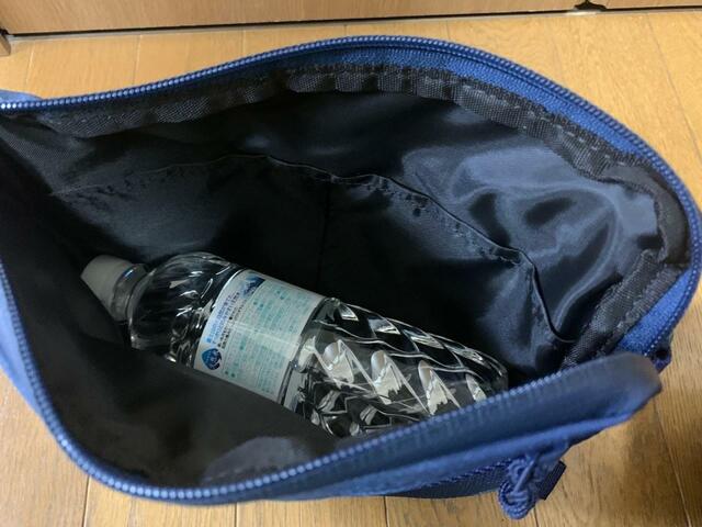 【ワークマン　ジョイントスクエアサコッシュ】500mlのペットボトルもすっぽり入る！