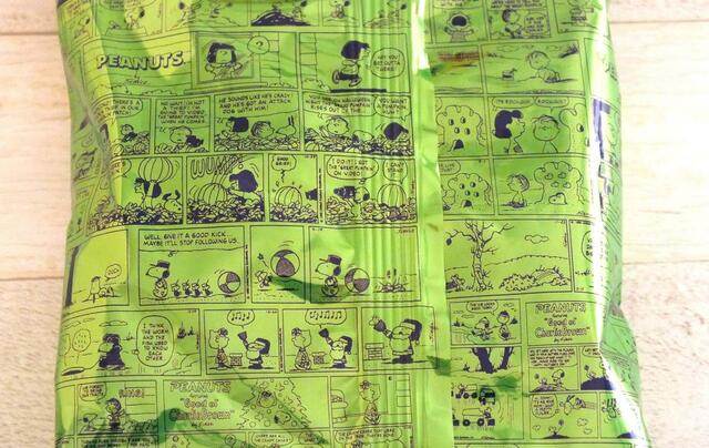 【カルディ スヌーピーコンフェクショナリーバッグ】パッケージのうしろにもスヌーピーが